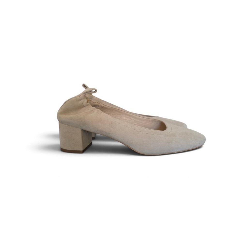Everlane Italy The Day Pump Suede Cream Maximalist Prepy Officecore Heels sz 9